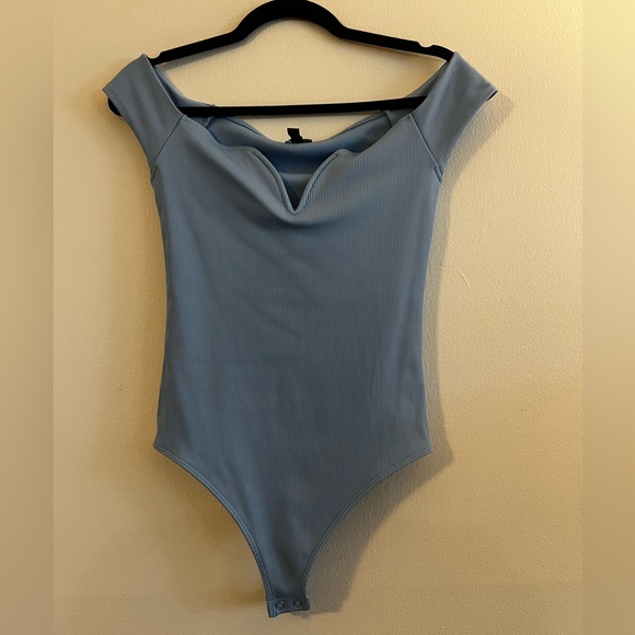 EXPRESS Blue Off the Shoulder V-Wire Body Suit - Picture 1 of 5